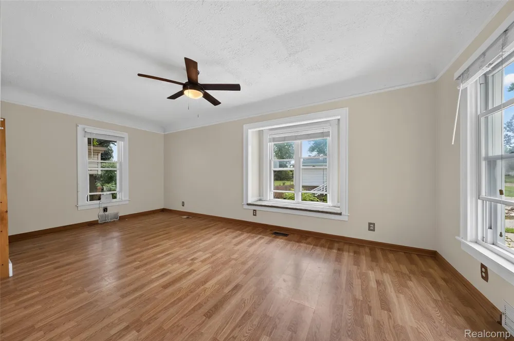 112 Glanworth Street Orion Charter Township, MI 48362