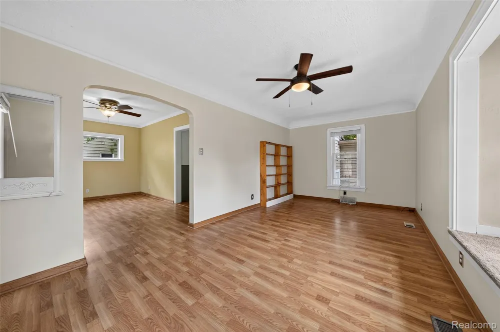 112 Glanworth Street Orion Charter Township, MI 48362