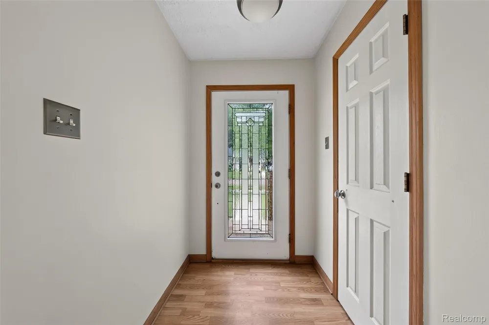 112 Glanworth Street Orion Charter Township, MI 48362