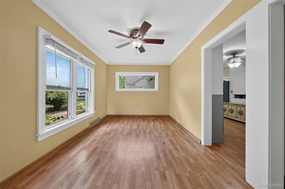 112 Glanworth Street Orion Charter Township, MI 48362