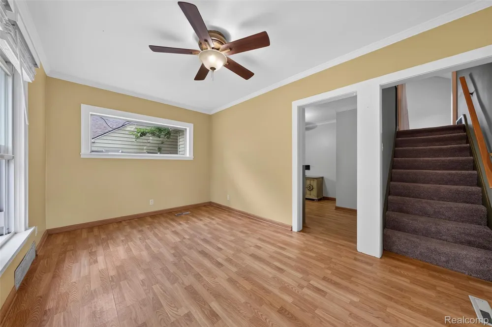 112 Glanworth Street Orion Charter Township, MI 48362