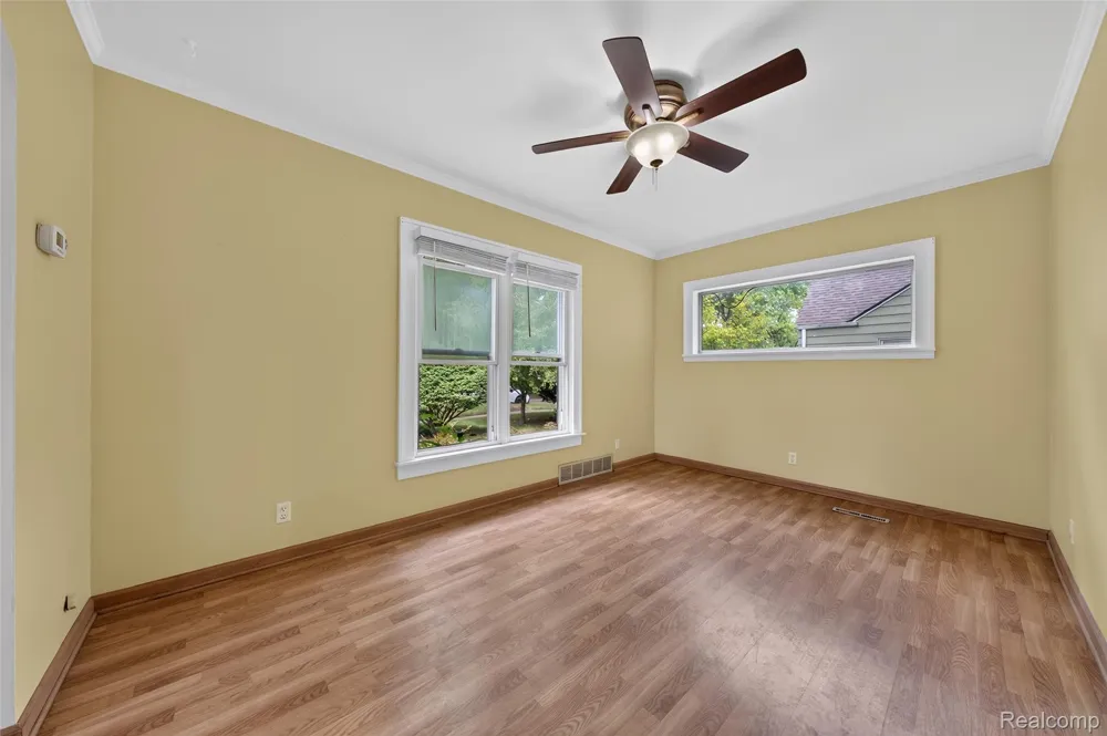 112 Glanworth Street Orion Charter Township, MI 48362