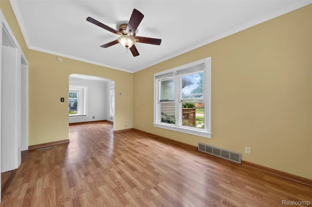 112 Glanworth Street Orion Charter Township, MI 48362