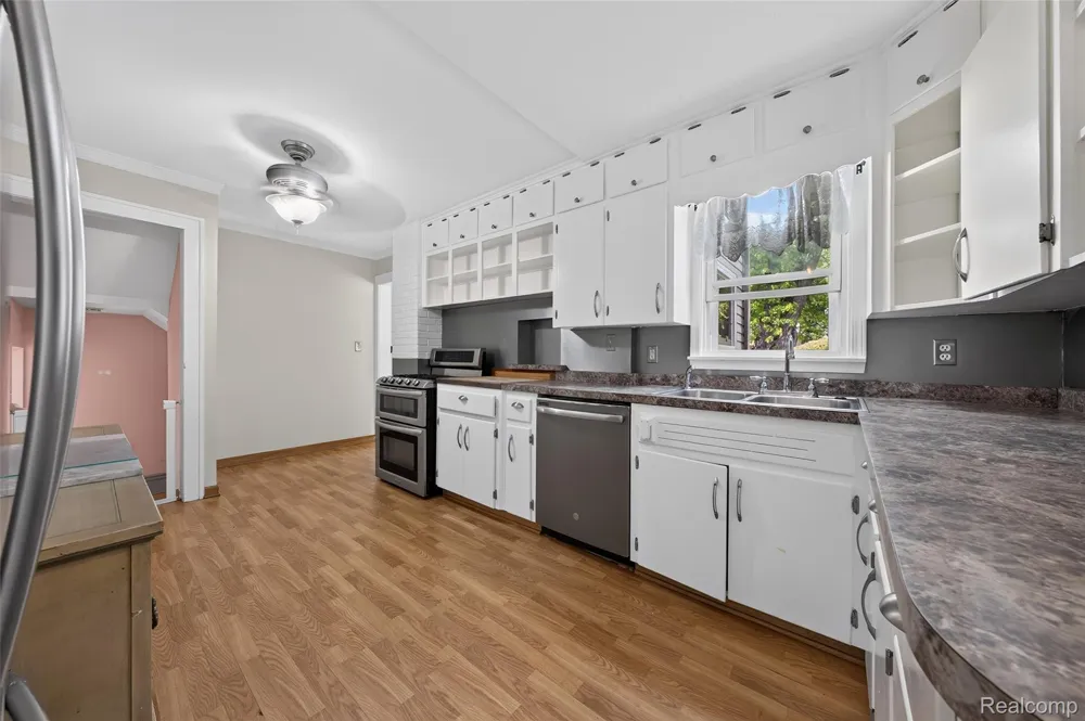 112 Glanworth Street Orion Charter Township, MI 48362
