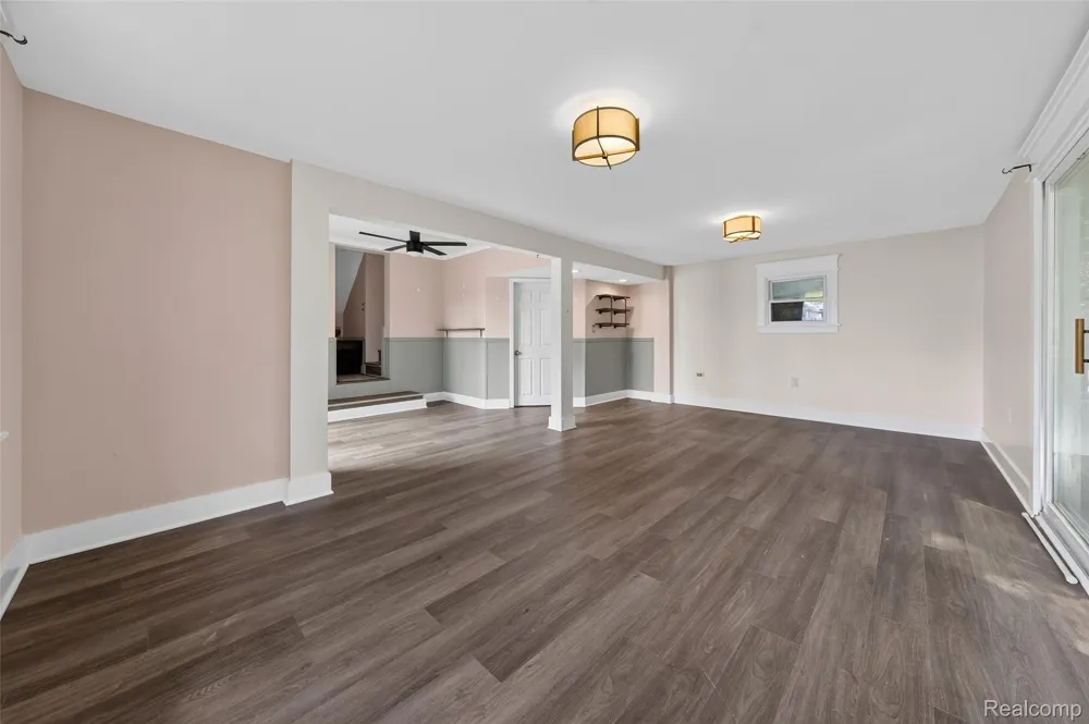 112 Glanworth Street Orion Charter Township, MI 48362