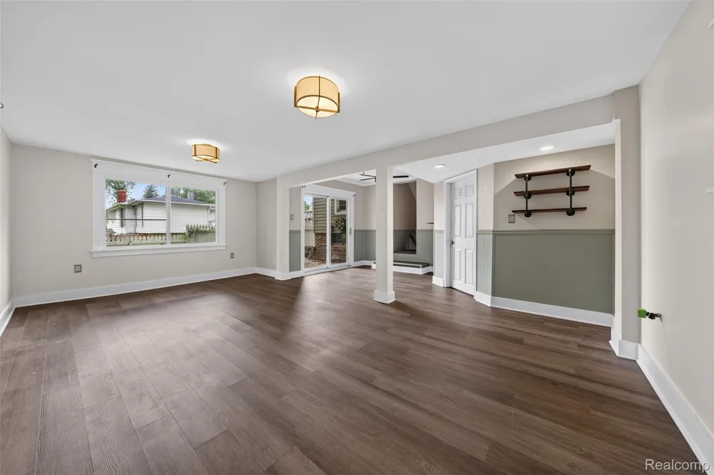 112 Glanworth Street Orion Charter Township, MI 48362