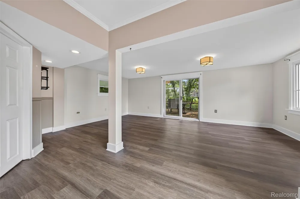 112 Glanworth Street Orion Charter Township, MI 48362