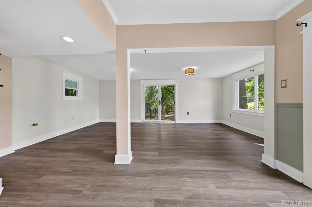 112 Glanworth Street Orion Charter Township, MI 48362