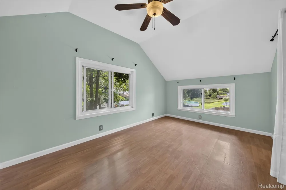 112 Glanworth Street Orion Charter Township, MI 48362