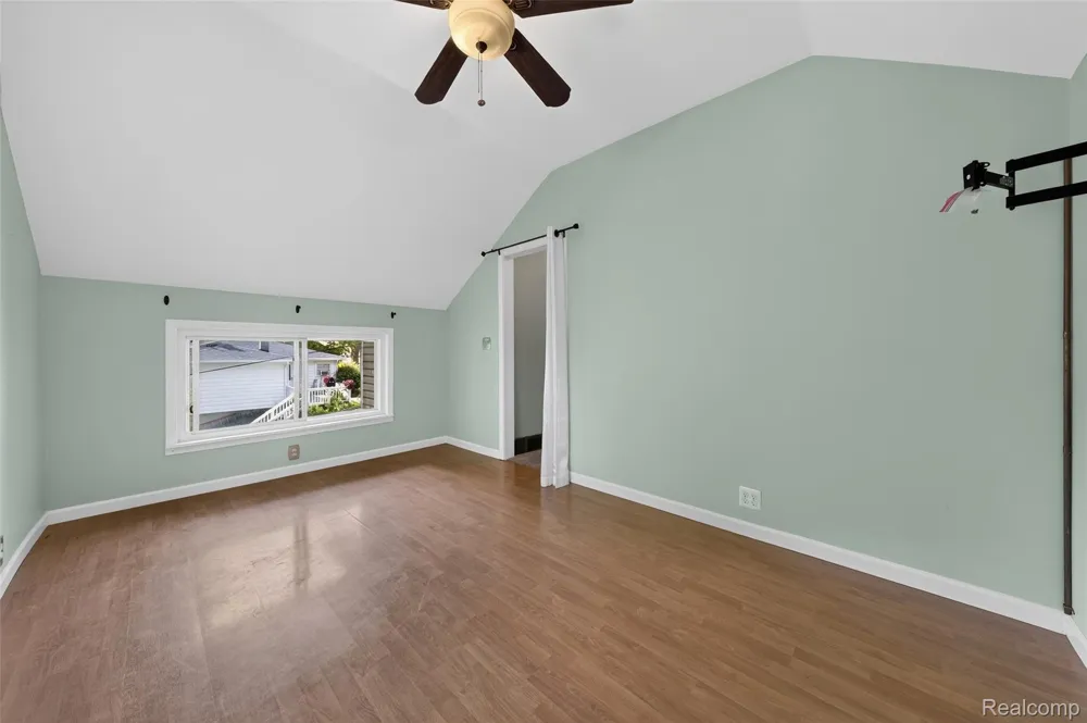 112 Glanworth Street Orion Charter Township, MI 48362