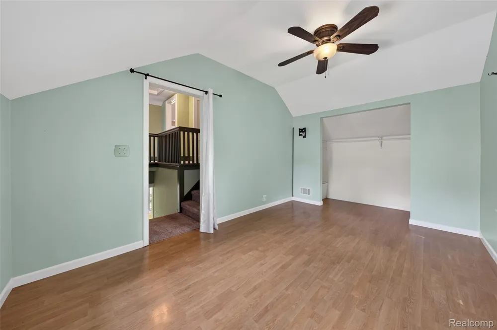 112 Glanworth Street Orion Charter Township, MI 48362