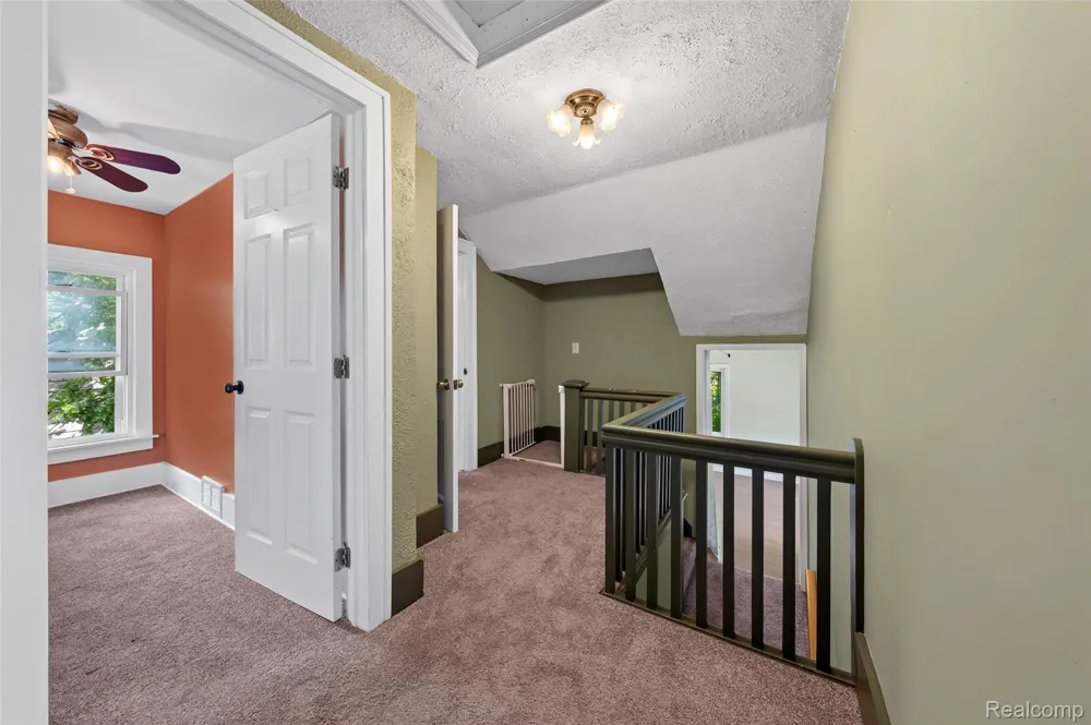 112 Glanworth Street Orion Charter Township, MI 48362