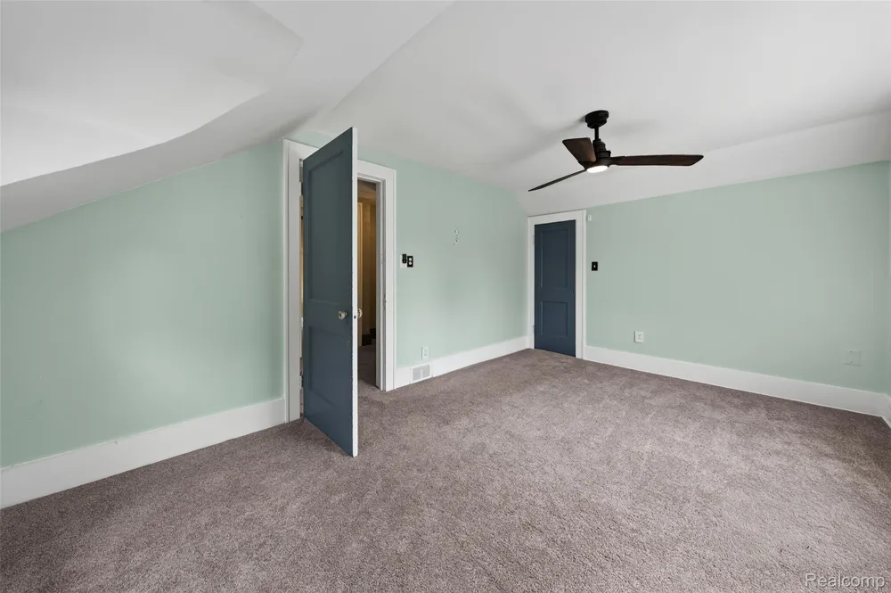 112 Glanworth Street Orion Charter Township, MI 48362