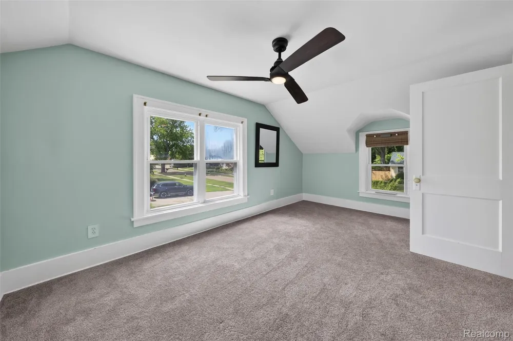 112 Glanworth Street Orion Charter Township, MI 48362
