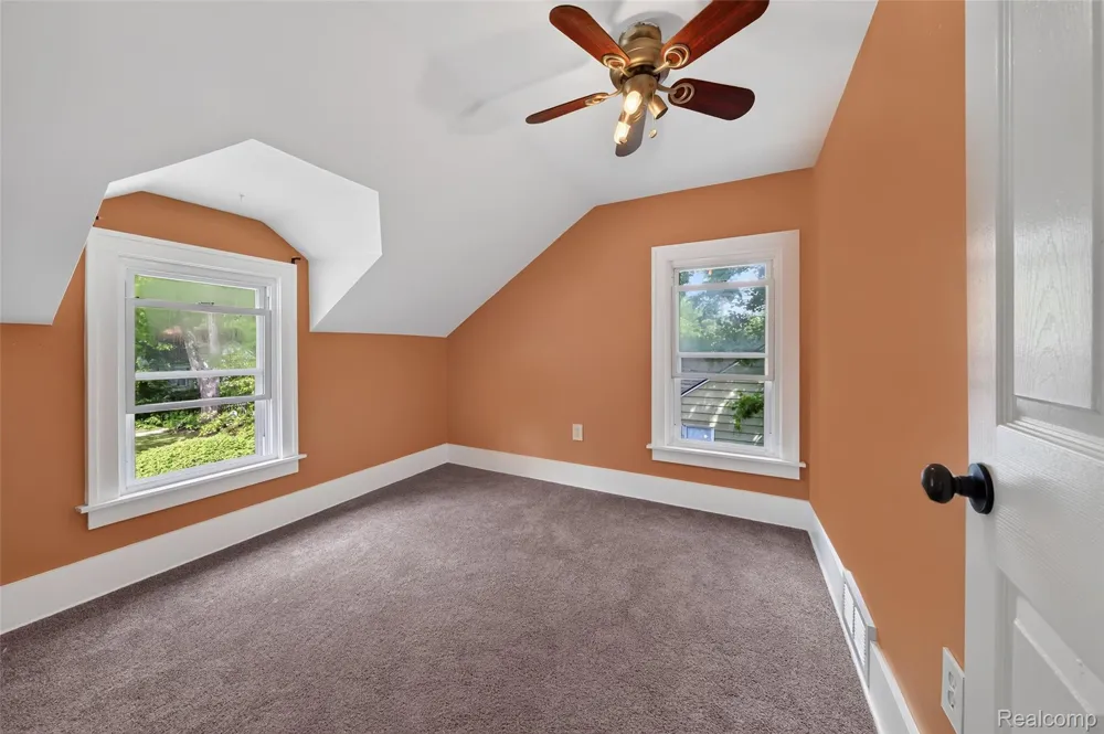 112 Glanworth Street Orion Charter Township, MI 48362