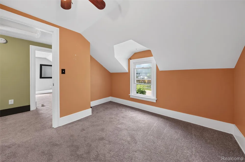 112 Glanworth Street Orion Charter Township, MI 48362