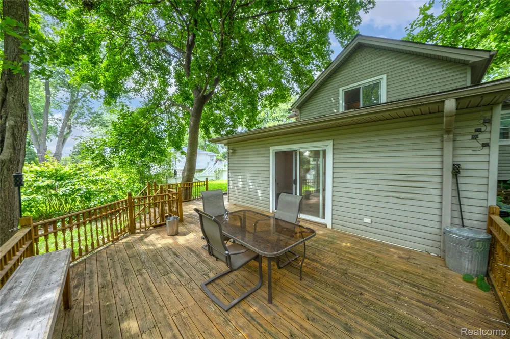 112 Glanworth Street Orion Charter Township, MI 48362
