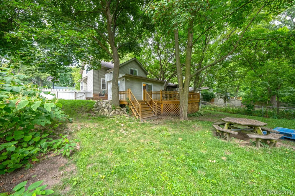 112 Glanworth Street Orion Charter Township, MI 48362