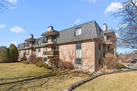 245 W Joliet Street #103
