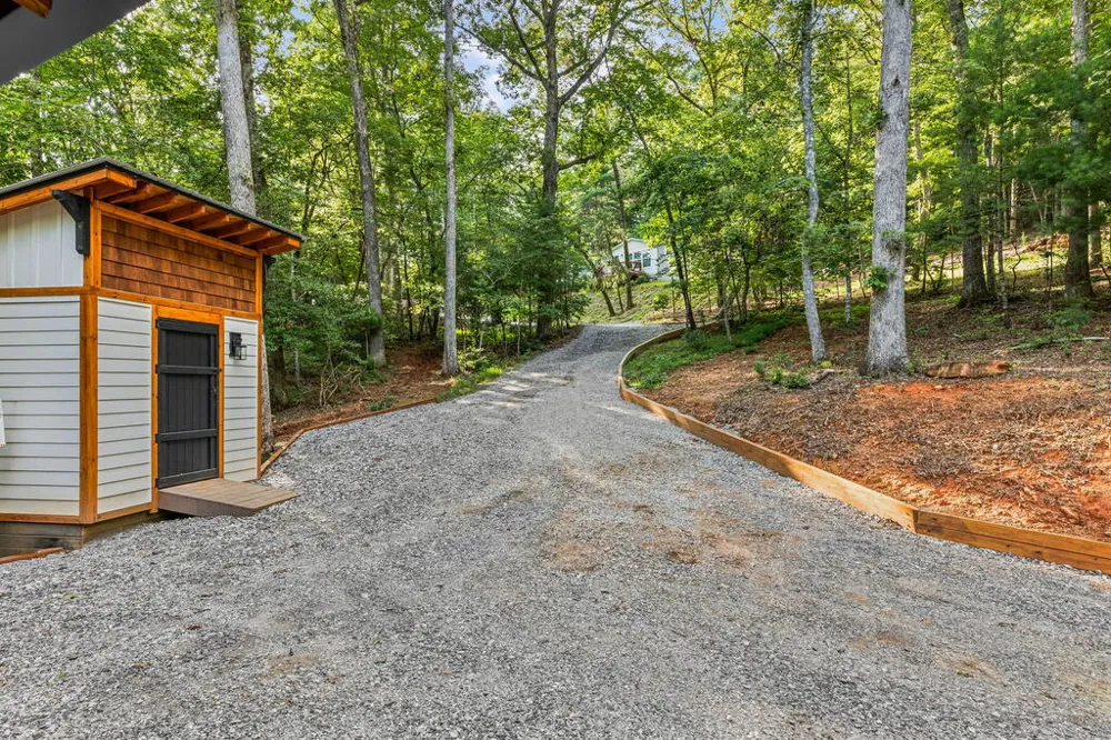 208 Autumn Lane Blairsville, GA 30512