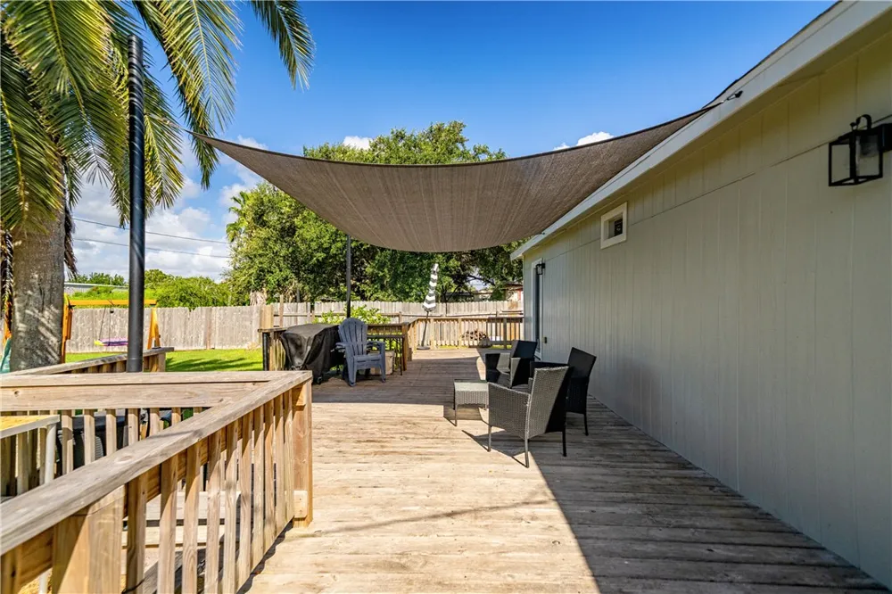 329 E Lakeside and 326 Picture Drive Corpus Christi, TX 78418