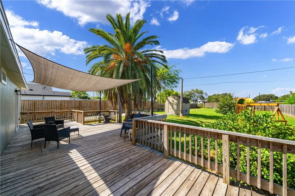 329 E Lakeside and 326 Picture Drive Corpus Christi, TX 78418