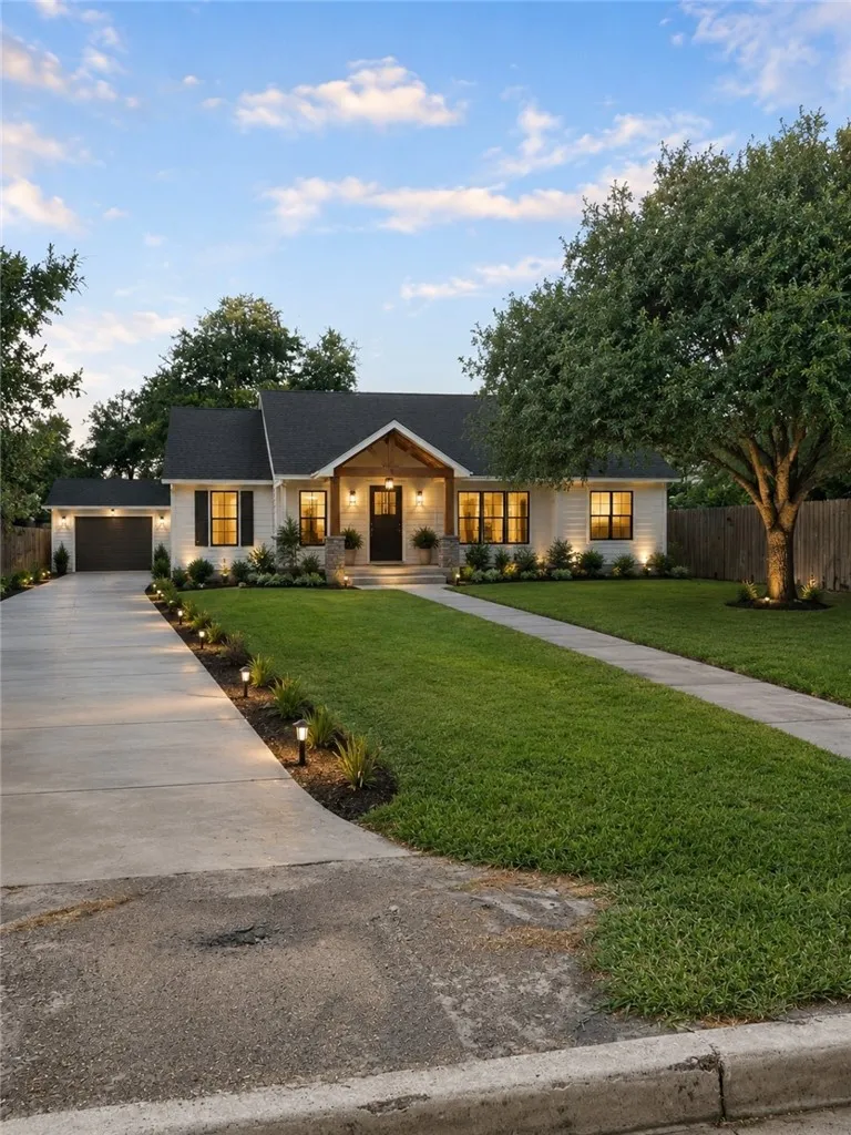 509 E Richard Avenue Kingsville, TX 78363
