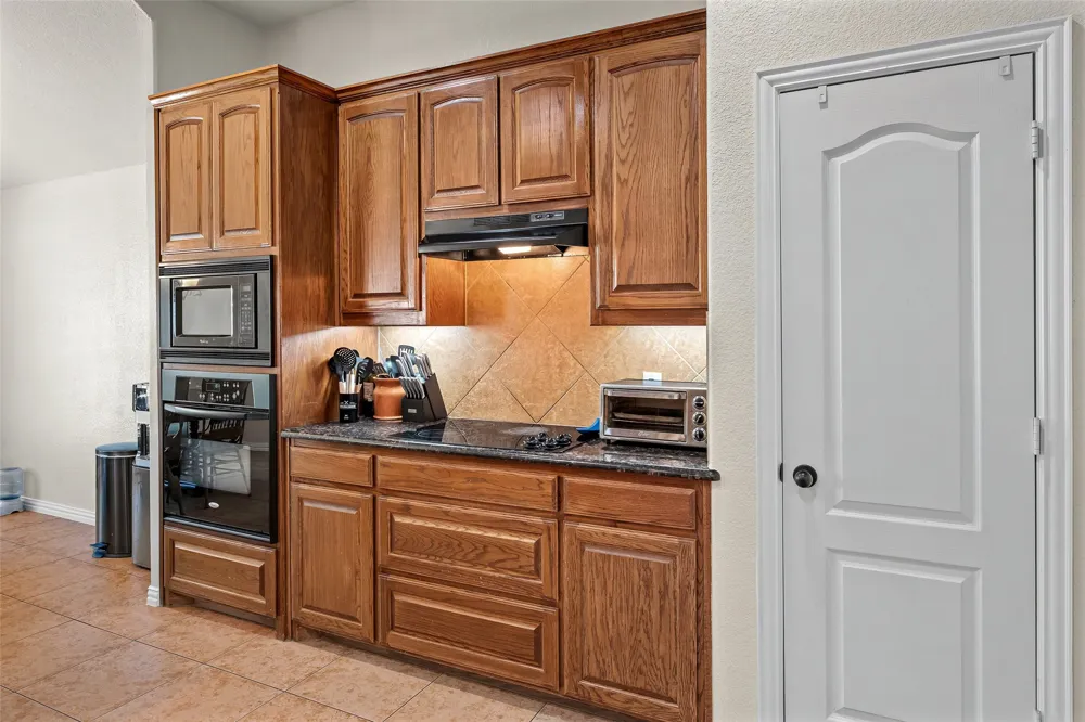 9719 Ravenswood Road Granbury, TX 76049