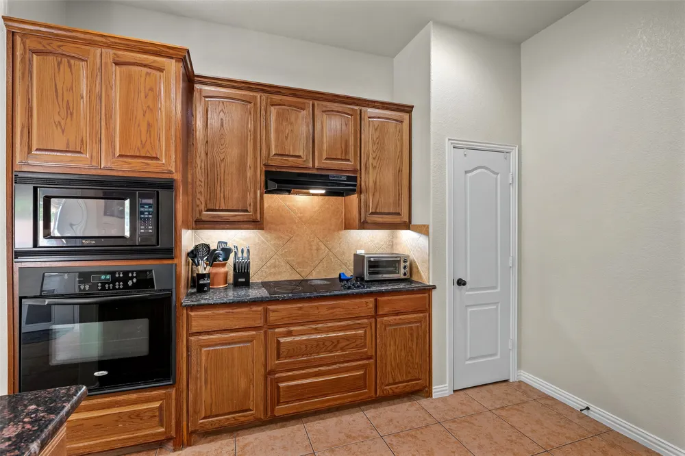 9719 Ravenswood Road Granbury, TX 76049