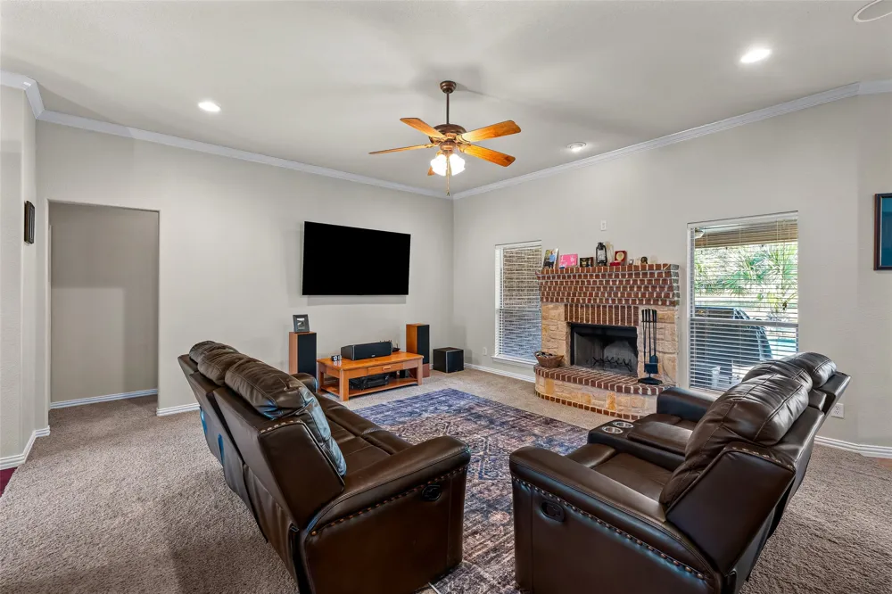 9719 Ravenswood Road Granbury, TX 76049