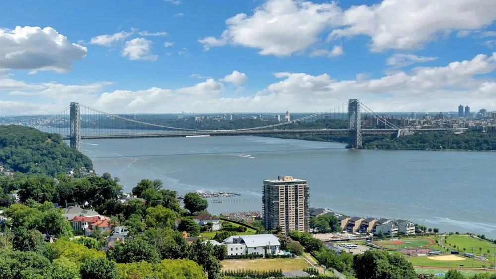 200 WINSTON DR Cliffside Park, NJ 07010