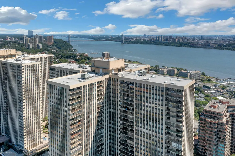 200 WINSTON DR Cliffside Park, NJ 07010