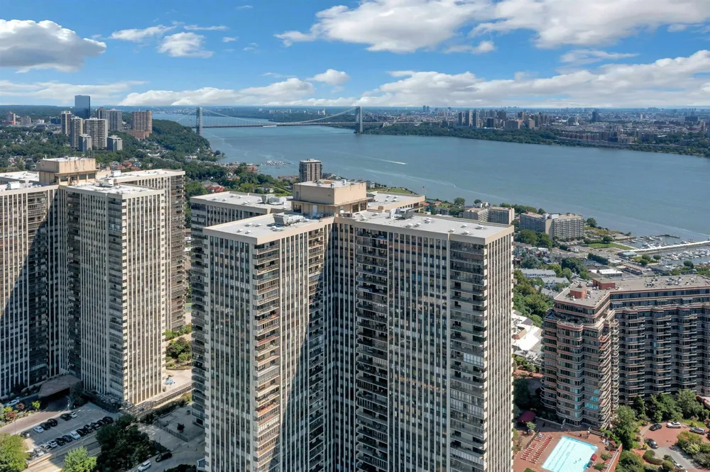 200 WINSTON DR Cliffside Park, NJ 07010
