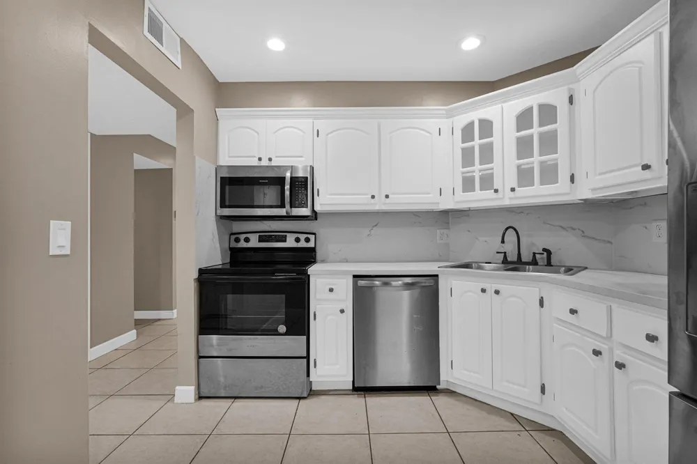 3360 SPANISH MOSS TERRACE #211 Lauderhill, FL 33319