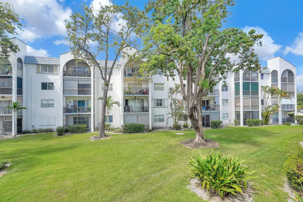 3360 SPANISH MOSS TERRACE #211 Lauderhill, FL 33319
