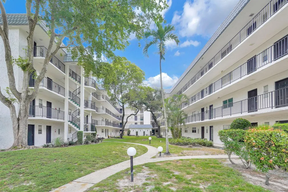3360 SPANISH MOSS TERRACE #211 Lauderhill, FL 33319