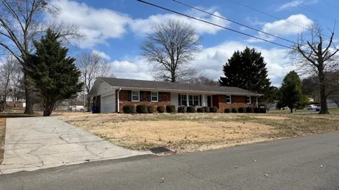 425 Westview Dr NE