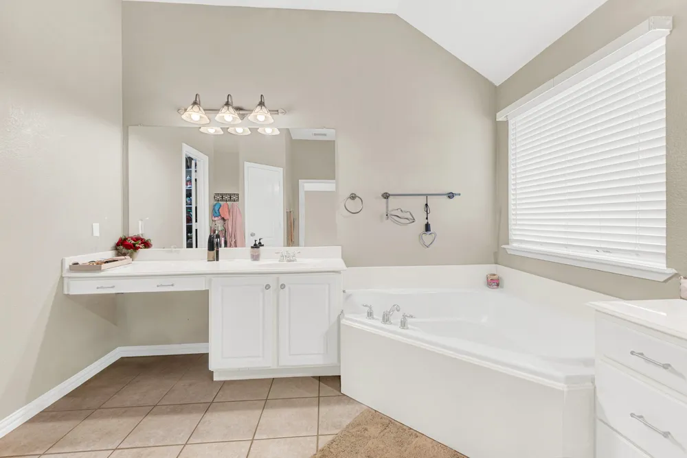 8120 Holliday Road Lantana, TX 76226