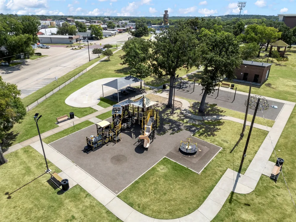400 W Morgan Street Denison, TX 75020