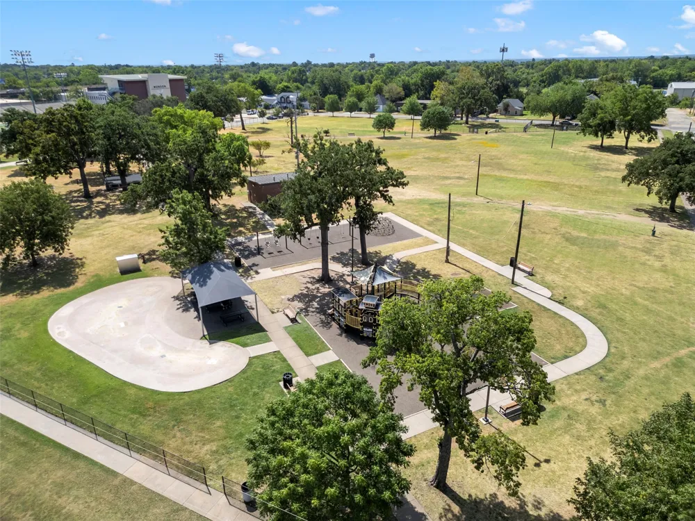 400 W Morgan Street Denison, TX 75020