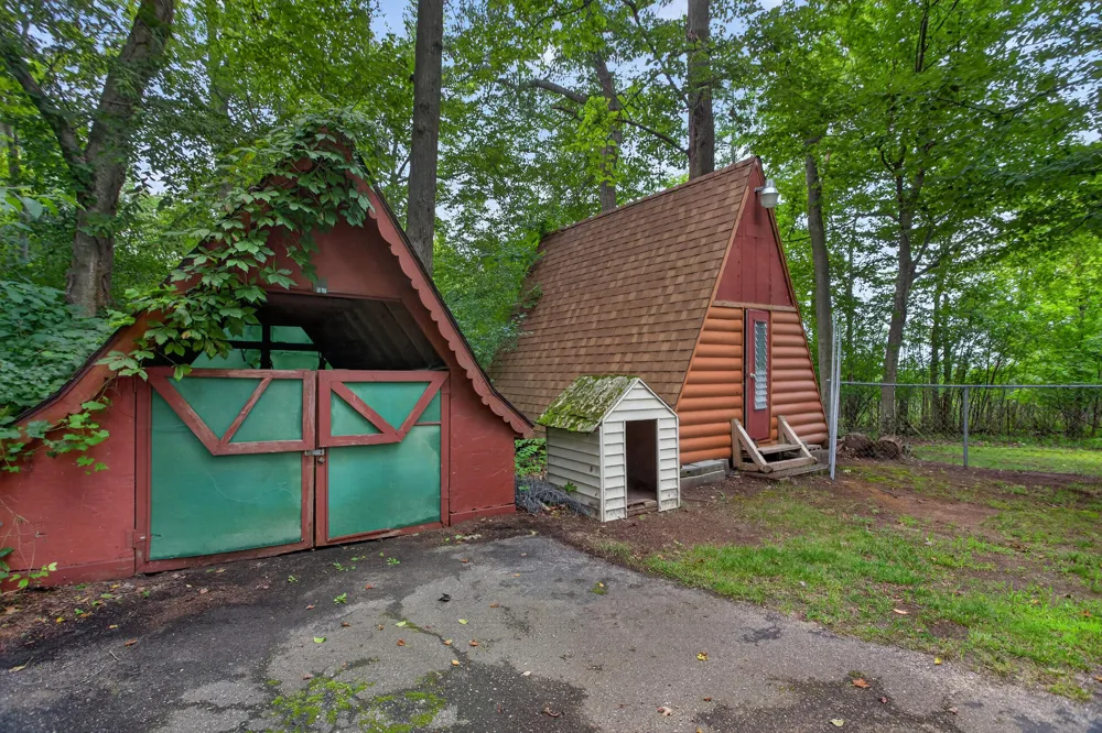 1916 Ackerson Lake Road Jackson, MI 49201