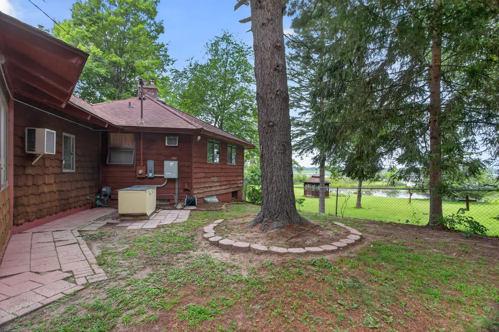 1916 Ackerson Lake Road Jackson, MI 49201