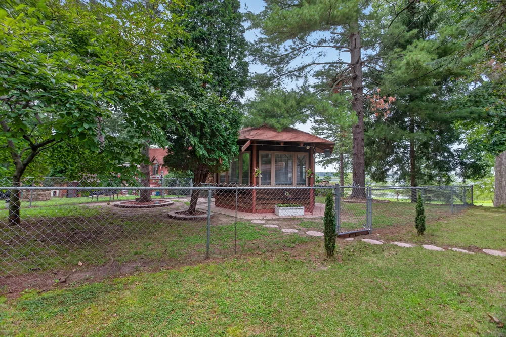 1916 Ackerson Lake Road Jackson, MI 49201