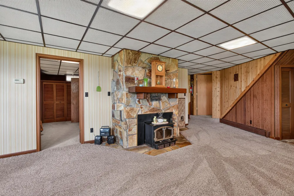 1916 Ackerson Lake Road Jackson, MI 49201