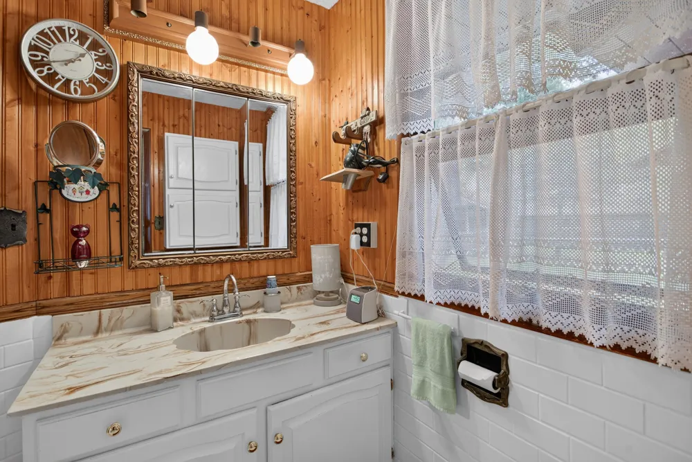 1916 Ackerson Lake Road Jackson, MI 49201