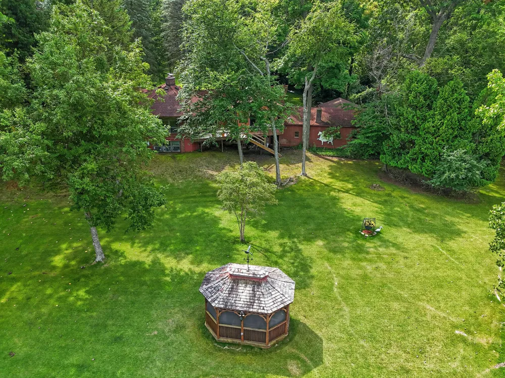 1916 Ackerson Lake Road Jackson, MI 49201