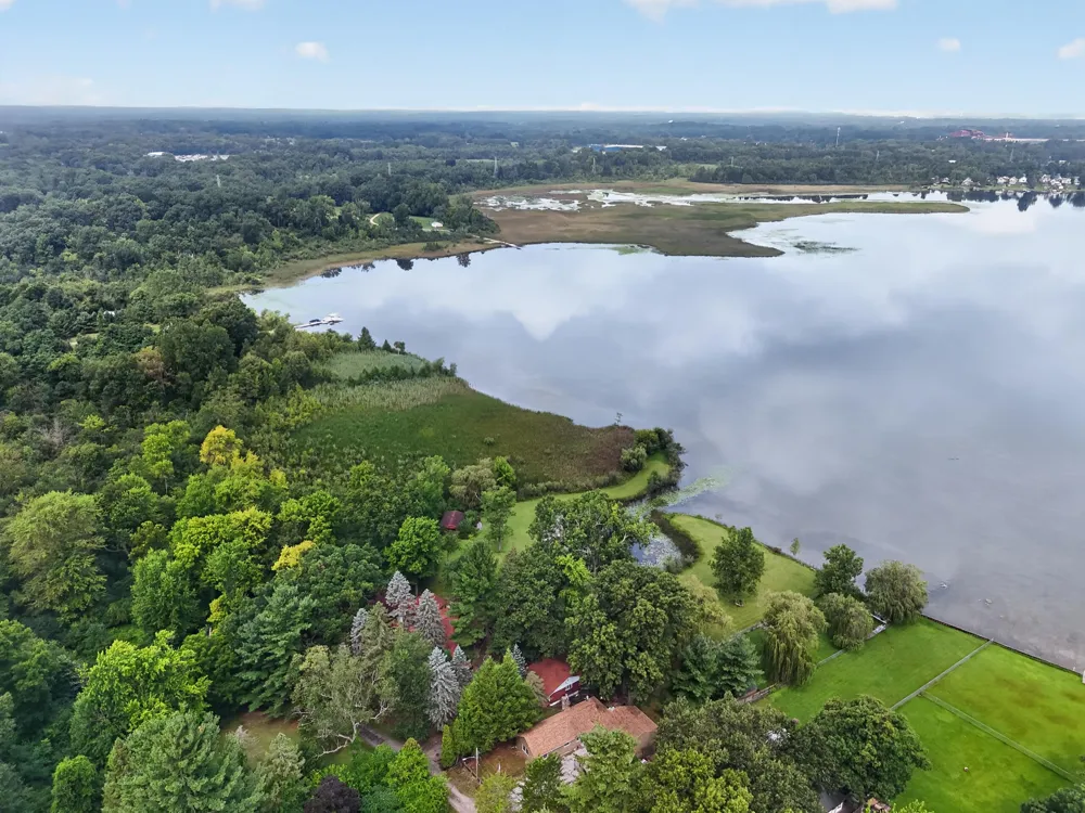 1916 Ackerson Lake Road Jackson, MI 49201