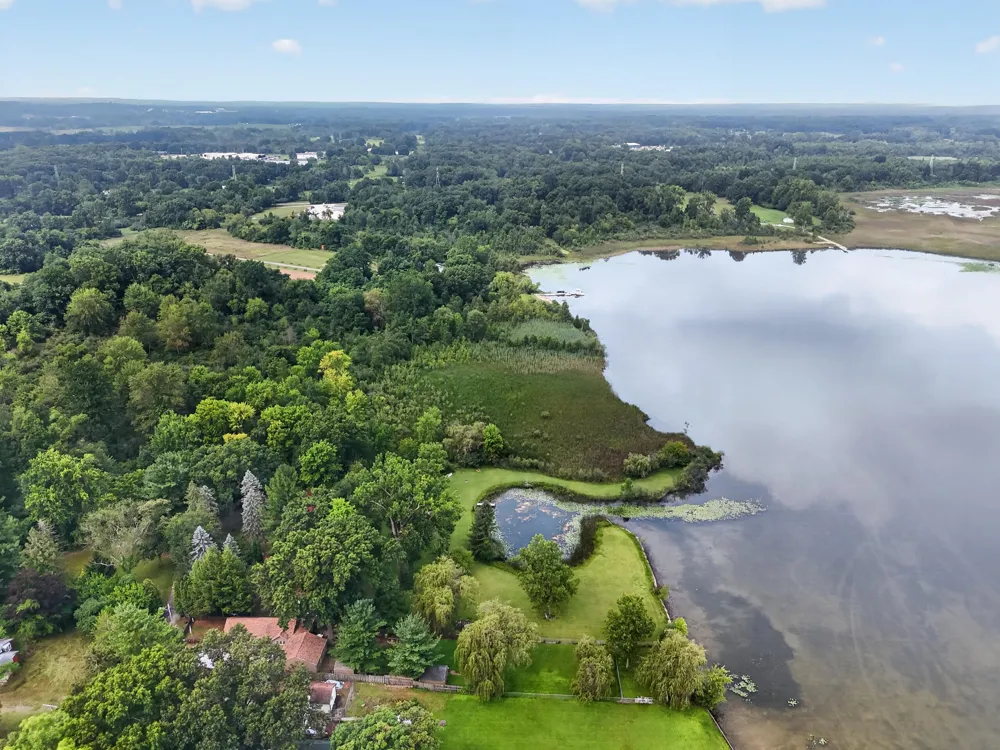 1916 Ackerson Lake Road Jackson, MI 49201