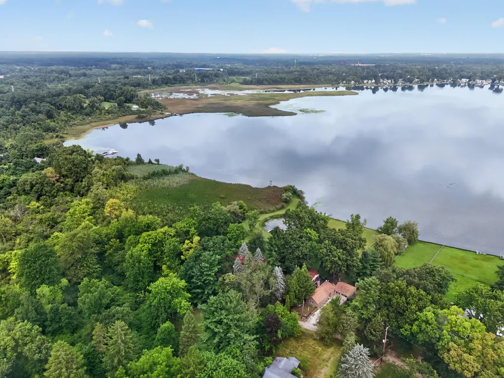 1916 Ackerson Lake Road Jackson, MI 49201