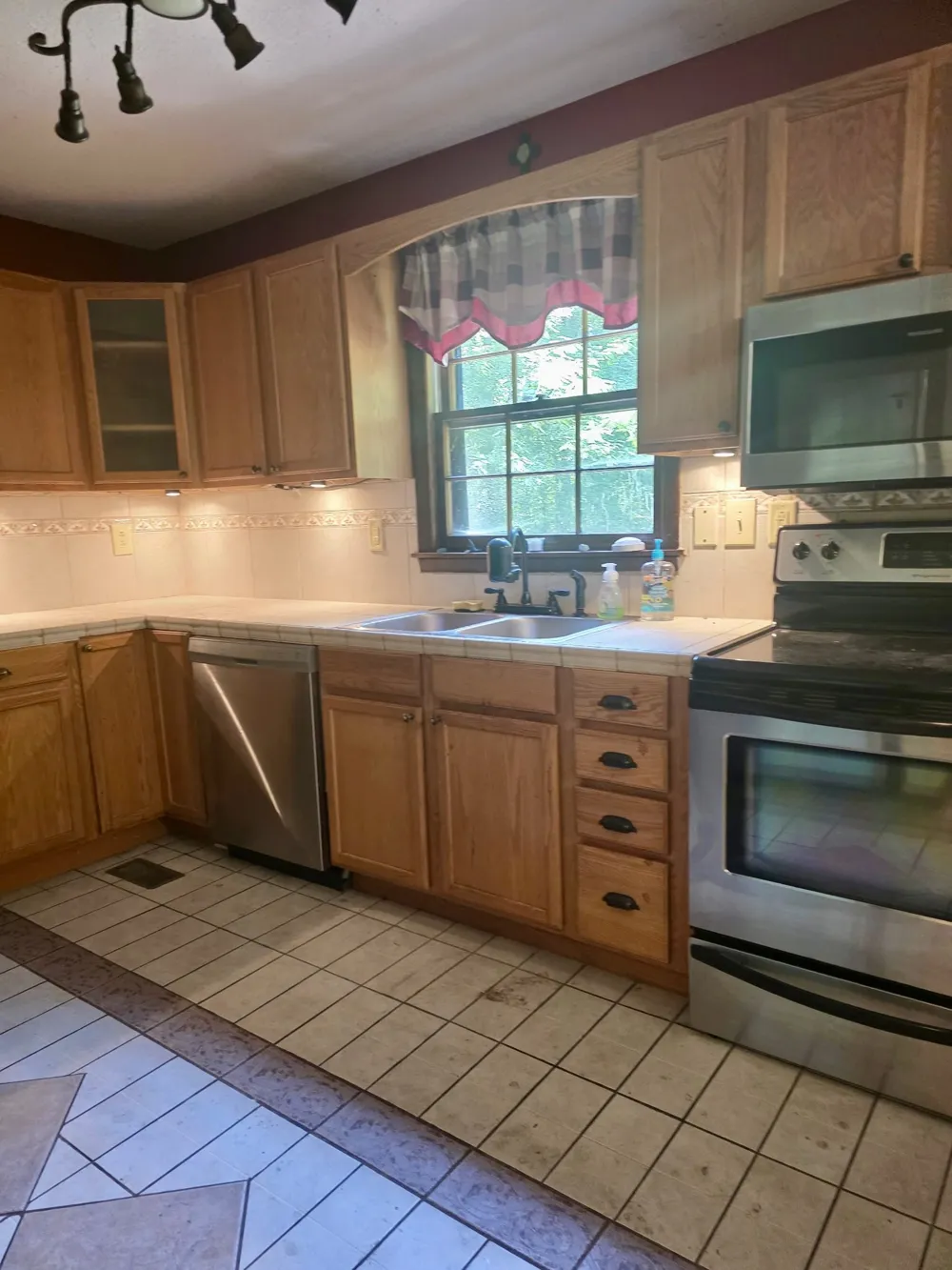 492 Lakeview St Estill Springs, TN 37330